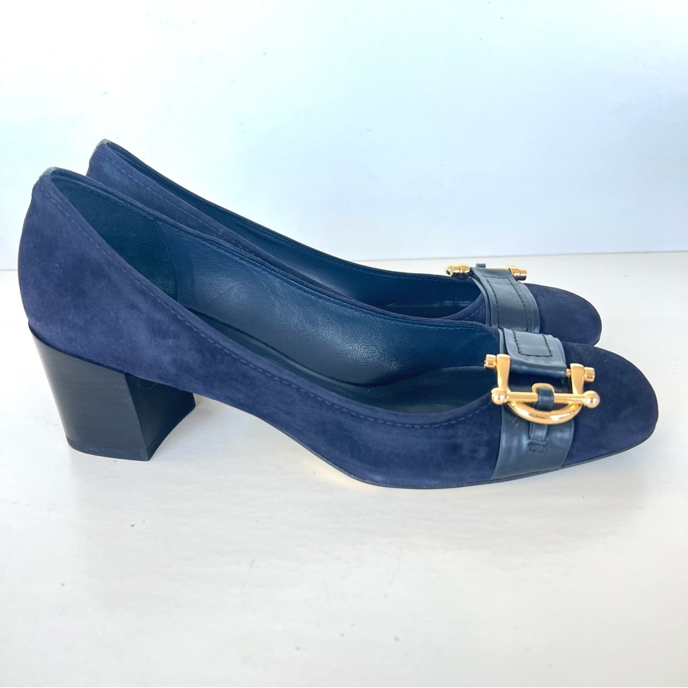 TORY BURCH Noel Navy Blue Suede Gold Horse Bit Vntg Closed Toe Heel Pump Sz 8 M - Picture 11 of 11